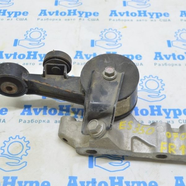 Кронштейн верхней подушки двигателя правая Lexus ES350 07-12 12313-31010