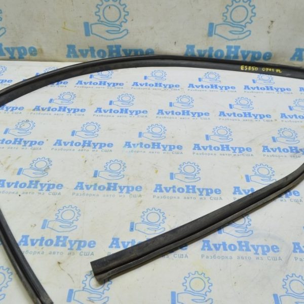 Уплотнитель стекла перед лев Lexus ES350 07-12 68151-33090