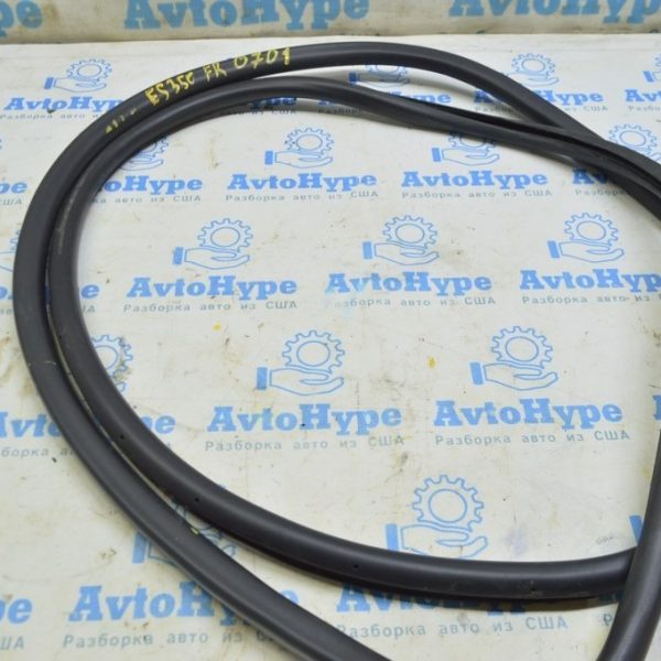 Уплотнитель дверного проема перед прав Lexus ES350 07-12 62311-33081