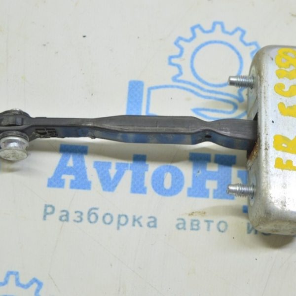 Ограничитель двери перед прав Lexus ES350 07-12 68610-33081