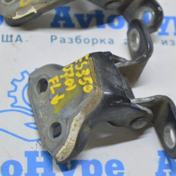 Петля двери нижняя перед лев Lexus ES350 07-12 6874033021