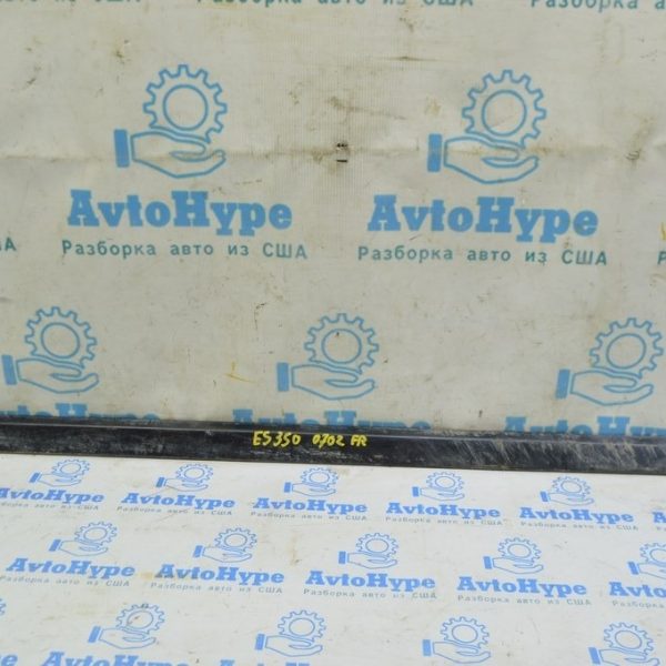 Накладка двери нижняя перед прав Lexus ES350 07-12 (01) сломаны крепления 75735-33050-C0