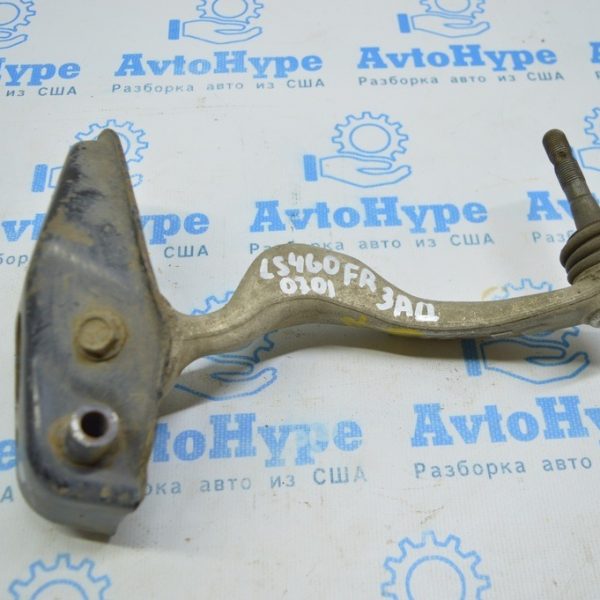 Кронштейн рычага верх перед прав зад Lexus LS460 07-12 rwd 4861450020
