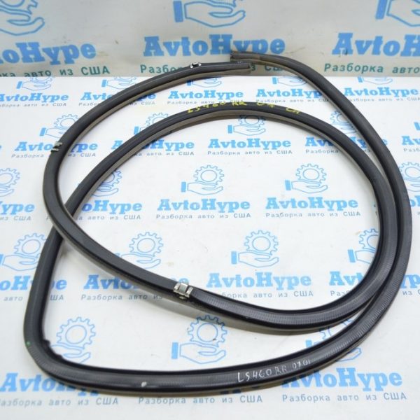 Уплотнитель дверного проема зад прав Lexus LS460 LS600h 07-12 лонг