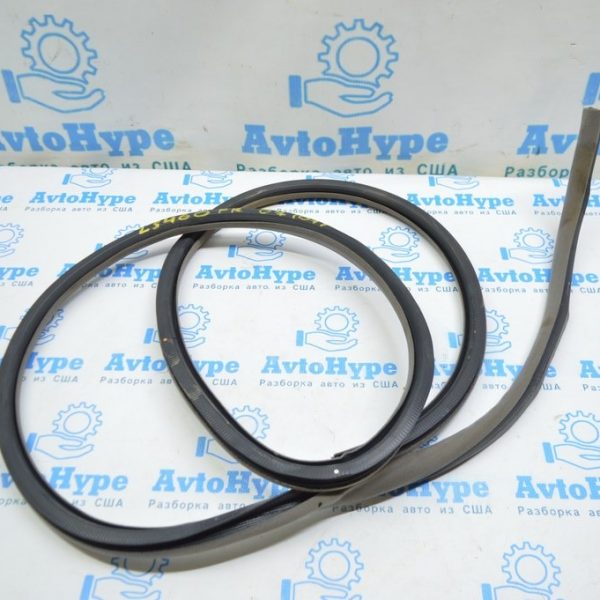 Уплотнитель дверного проема перед прав Lexus LS460 LS600h 07-12 лонг