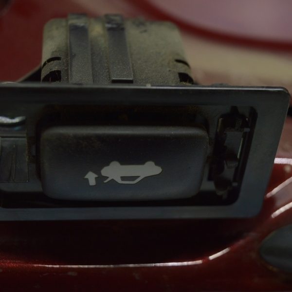 Кнопка закрытия крышки багажника Lexus LS460 LS600h 07-12 84930-50050