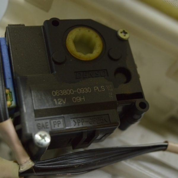 Актуатор моторчик заслонки печки Lexus LS460 LS600h 07-12 063800-0930