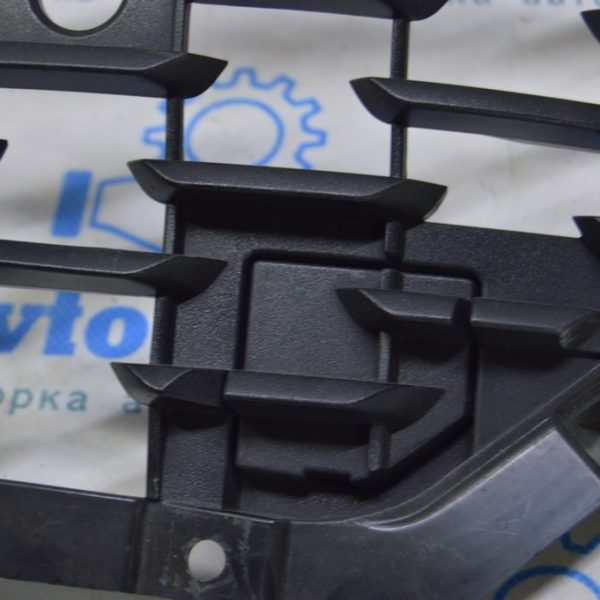 Заглушка буксирировочного крюка переднего бампера Maserati Levante 16- Sport (01) реализ Вадим 670123052