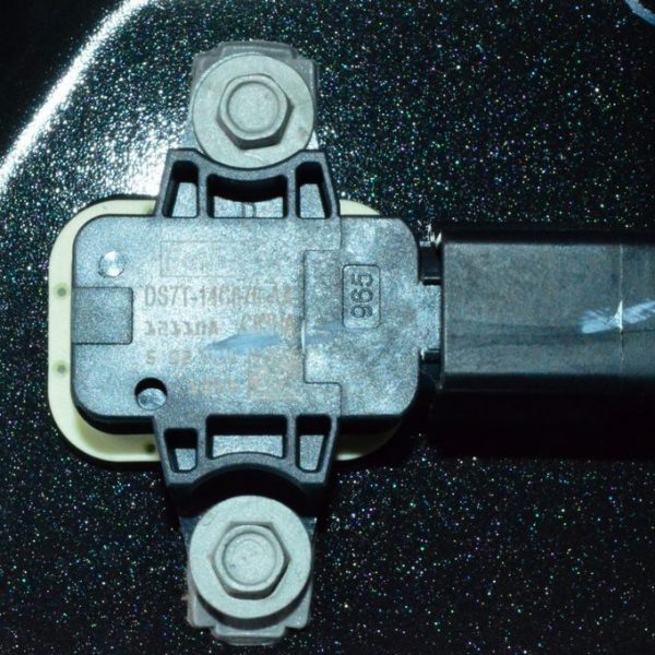 Датчик подушки безопасности дверь прав Lincoln MKZ 13- (04) DS7T-14C676-AA