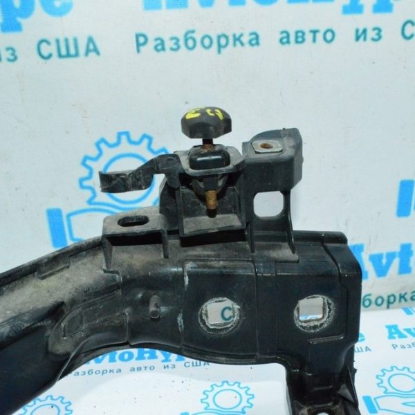 Отбойник капота с кронштейном лев Lincoln MKZ 13- DS7Z-16758-D