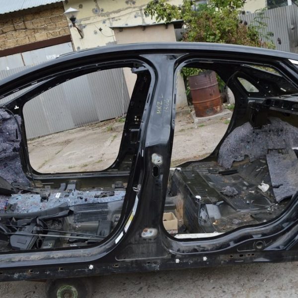 Стойка кузовная центральная левая Lincoln MKZ 13- черный цвет UH (04) DP5Z-54211A11-A