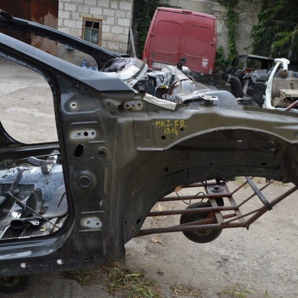 Четверть передняя правая Lincoln MKZ 13- черный цвет UH (04) DG9Z-16054-A