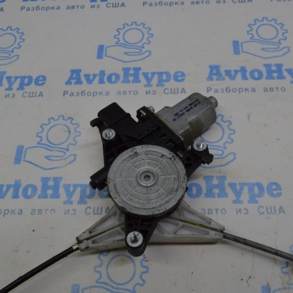 Мотор стеклоподъемника перед прав Subaru Outback 15-19 (04) 61041AL04A