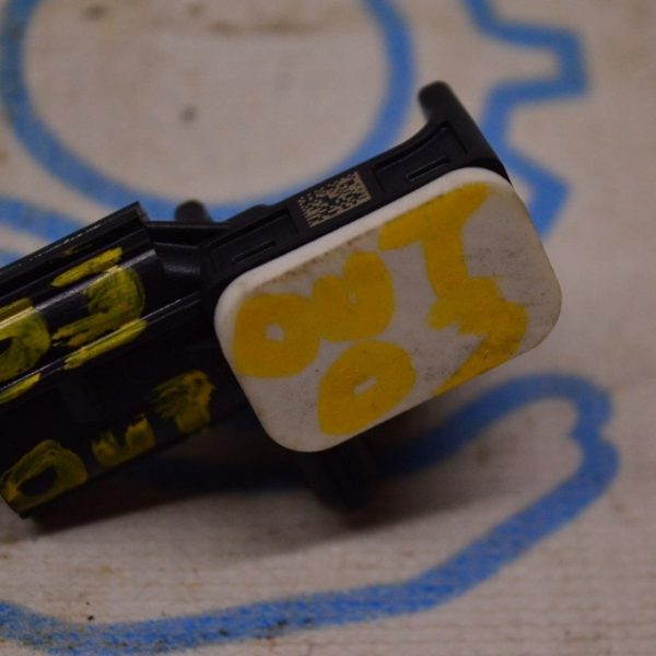 Датчик подушки безопасности центр стойки прав Subaru Outback 15-19 98237AL00A