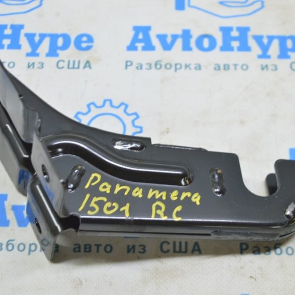 Кронштейн заднего ряда сидений центральный Porsche Panamera 10-16 97052221500