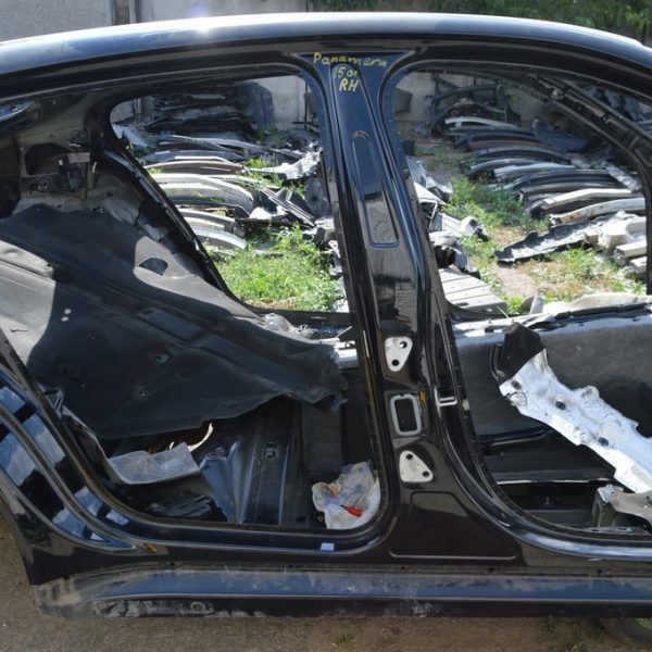 Скоба замка двери зад прав Porsche Panamera 10-16 8E0837033