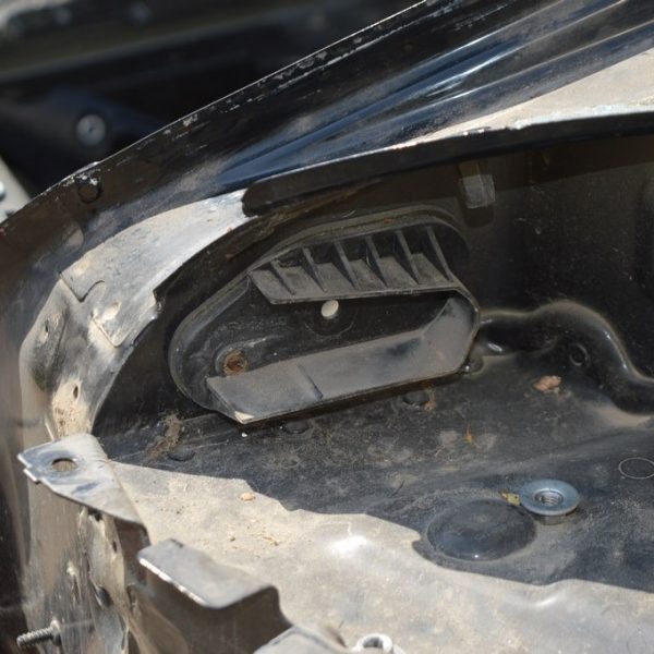 Направаяляющая фонаря внешнего (крыло) правая Porsche Panamera 10-16 97063144801