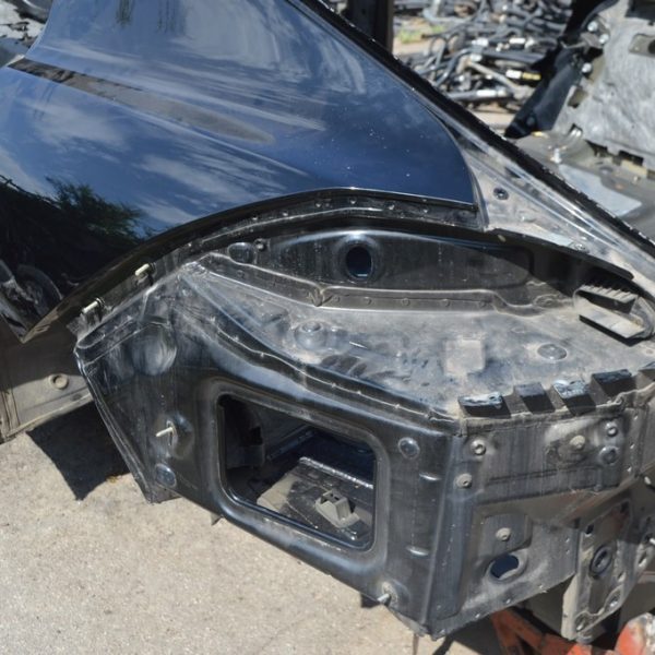 Направаяляющая фонаря внешнего (крыло) левая Porsche Panamera 10-16 97063144701