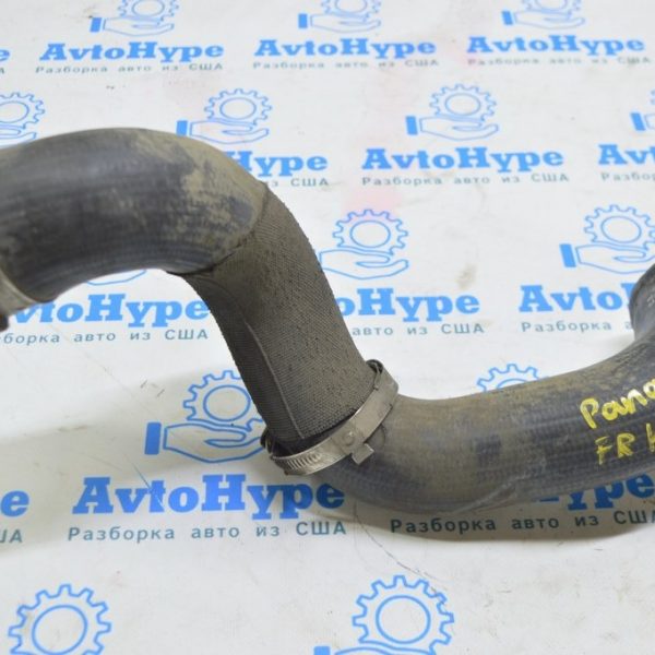 Патрубок интеркулера правый нижний Porsche Panamera 10-16 3.0d первый (01) надорван 97011016430