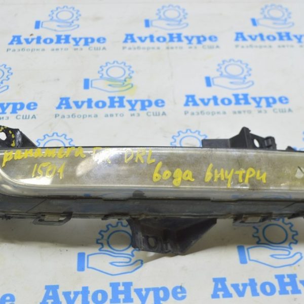 Ходовые огни DRL прав Porsche Panamera 14-16 (01) пробито стекло, деланные, вода внутри 97063108251