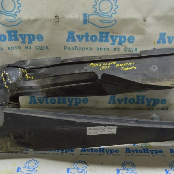 Дефлектор радиатора центральный Porsche Panamera 10-16 3.0d (01) надрыв, замят 97057532318