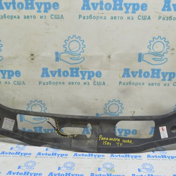 Накладка телевизора Porsche Panamera 10-16 (01) надрыв 970504811011E0