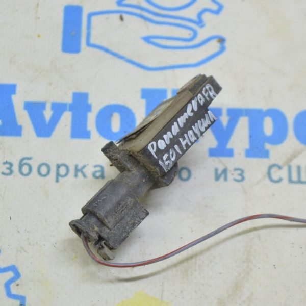 Датчик подушки безопасности перед прав Porsche Panamera 10-16 на усилителе 97061822500