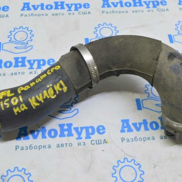 Патрубок интеркулера левый нижний Porsche Panamera 10-16 3.0d первый (01) надрыв 97011016330