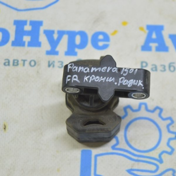 Кронштейн радиатора нижний правый Porsche Panamera 10-16 пластик 97010666003