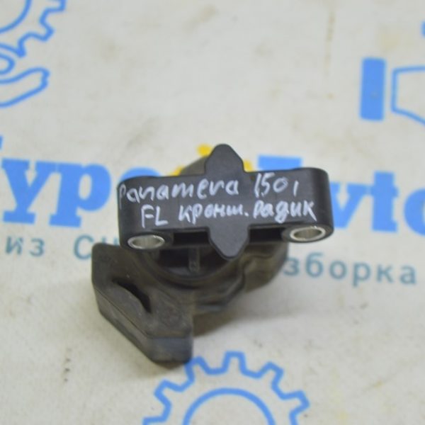 Кронштейн радиатора нижний левый Porsche Panamera 10-16 пластик 97010666003