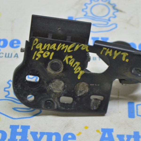 Крюк капота Porsche Panamera 10-16 (01) замят 1T0823480B