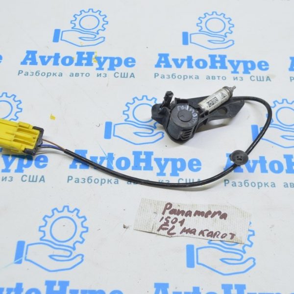 Пиропатрон петли капота лев Porsche Panamera 10-16 97051135103