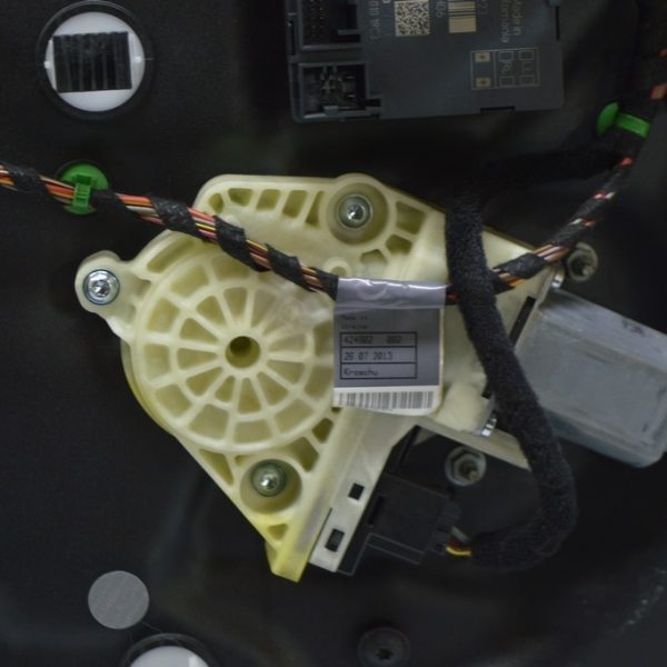 Мотор стеклоподъемника задний правый Porsche Panamera 10-16 97062410101