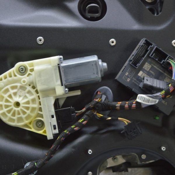 Компьютер двери передней левой Porsche Panamera 14-16 (01) 4H0959793T