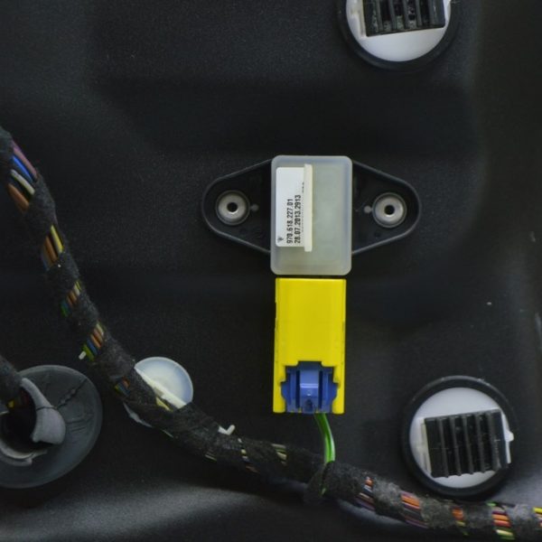 Датчик подушки безопасности дверь лев Porsche Panamera 10-16 97061822701
