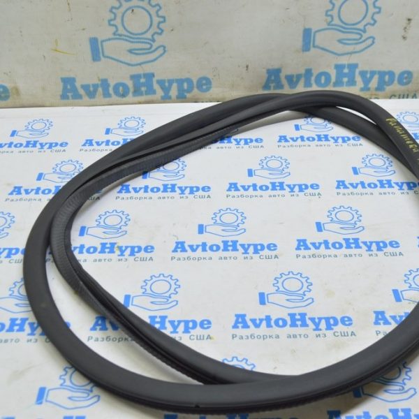 Уплотнитель дверного проема перед прав Porsche Panamera 10-16 97053726601