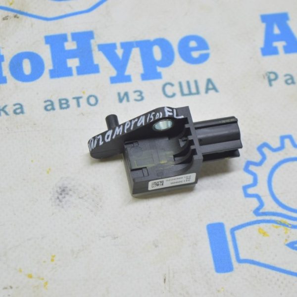 Датчик подушки безопасности левый Porsche Panamera 10-16 на центральной стойке 97061822102