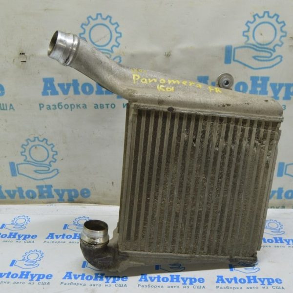 Интеркулер правый Porsche Panamera 10-16 3.0d (01) примяты соты 97011021035