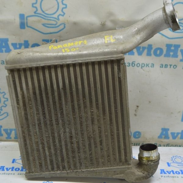 Интеркулер левый Porsche Panamera 10-16 3.0d (01) сломано крепление 97011021035