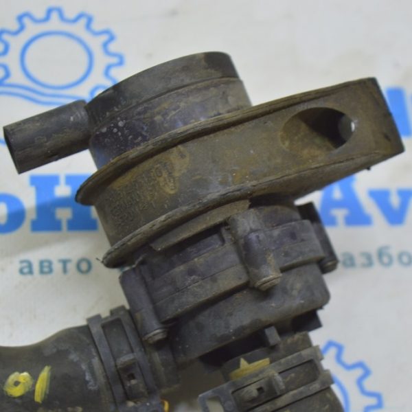 Крепление насоса системы охлаждения Porsche Panamera 10-16 на WEBASTO 97057255100