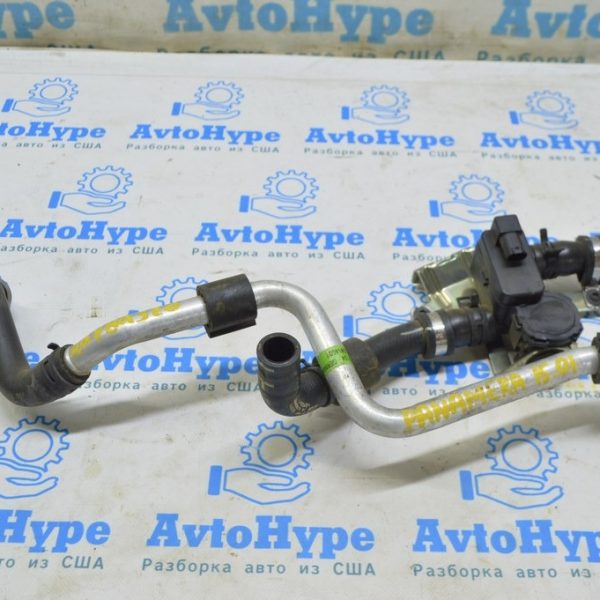 Патрубок охлаждения Porsche Panamera 10-16 на клапан 97057257100