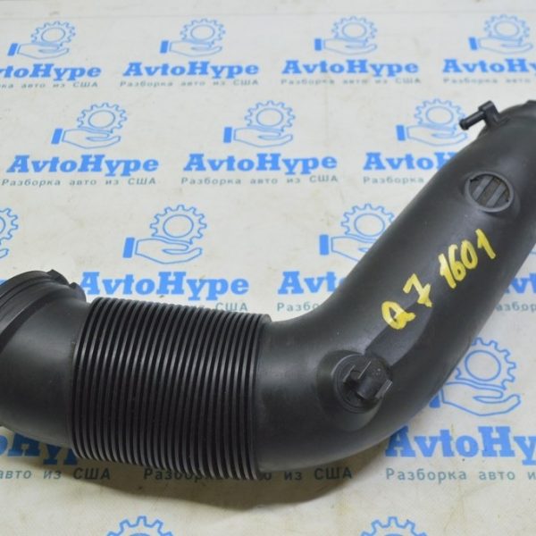 Воздуховод на турбину Audi Q7 4M 15- 2.0T 06L129616A