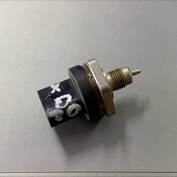 Датчик давления и температуры в топливной рампе Infiniti QX30 17- (02) A2789050100