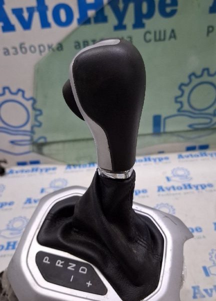 Ручка КПП Jeep Cherokee KL 14- с накладкой шифтера, царапины 5YD261A9AA