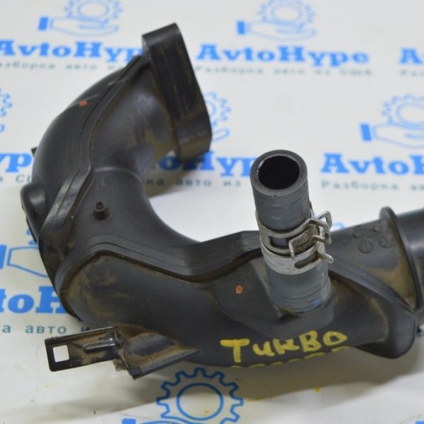 Патрубок интеркулера прав от кулера третий Honda Accord 18- пластик 17270-6A0-A00