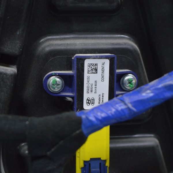 Датчик подушки безопасности дверь лев Kia Optima 16- 95920-C2100