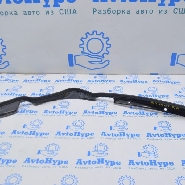 Уплотнитель на кузове двери багажника правый Lexus RX350 RX450h 10-15 64457-0E020