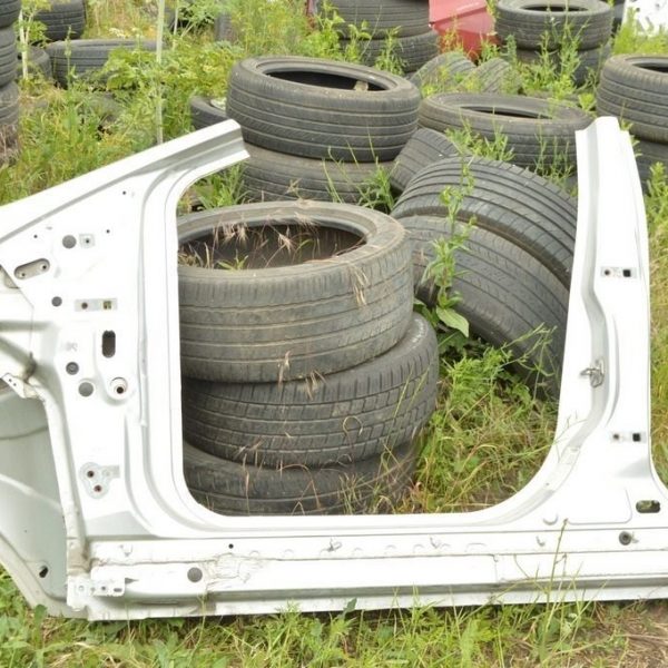 Стойка кузовная центральная левая Ford Focus mk3 11-18 (01) серебро длин.порог с перед стойкой CM5Z-58211A11-A