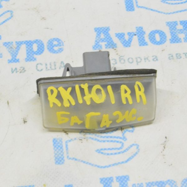 Подсветка номера двери багажника правая Lexus RX350 RX450h 16-22 8127076010