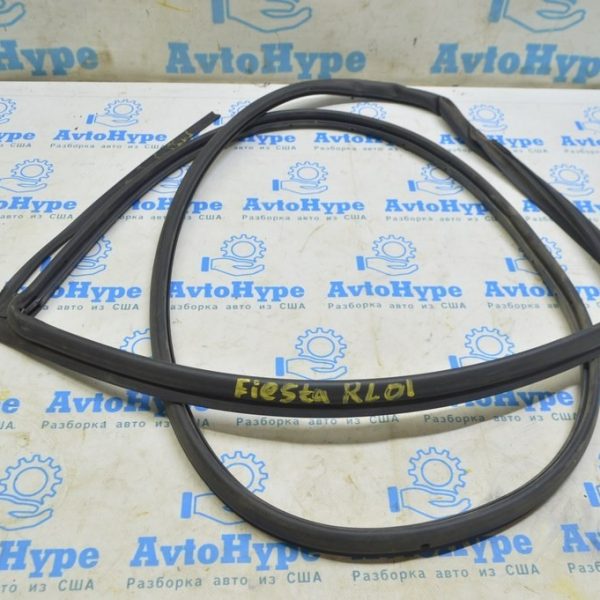 Уплотнитель двери зад лев Ford Fiesta 11-19 CE8Z-54253A11-E